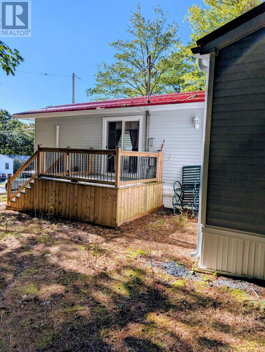 24 Autumn Street, Bridgewater, Nova Scotia  B4V 3Z9 - Photo 3 - 202623866