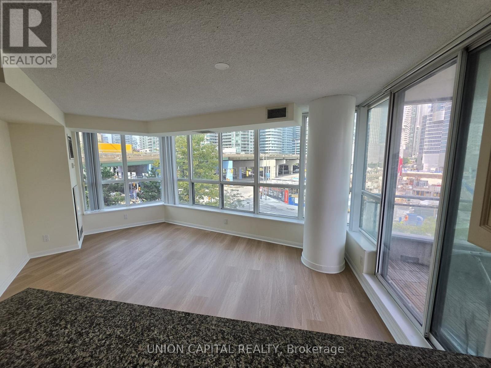 302 - 228 Queens Quay W, Toronto, Ontario  M5J 2X1 - Photo 2 - C13738274