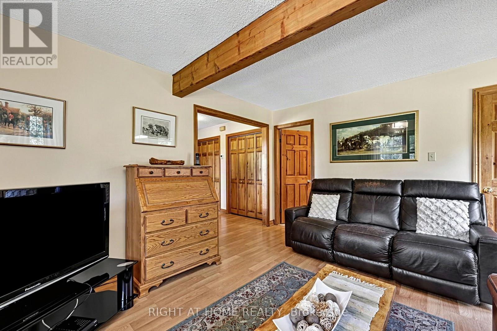 323 First Line S, Oro-Medonte, Ontario  L0L 2L0 - Photo 15 - S13806150