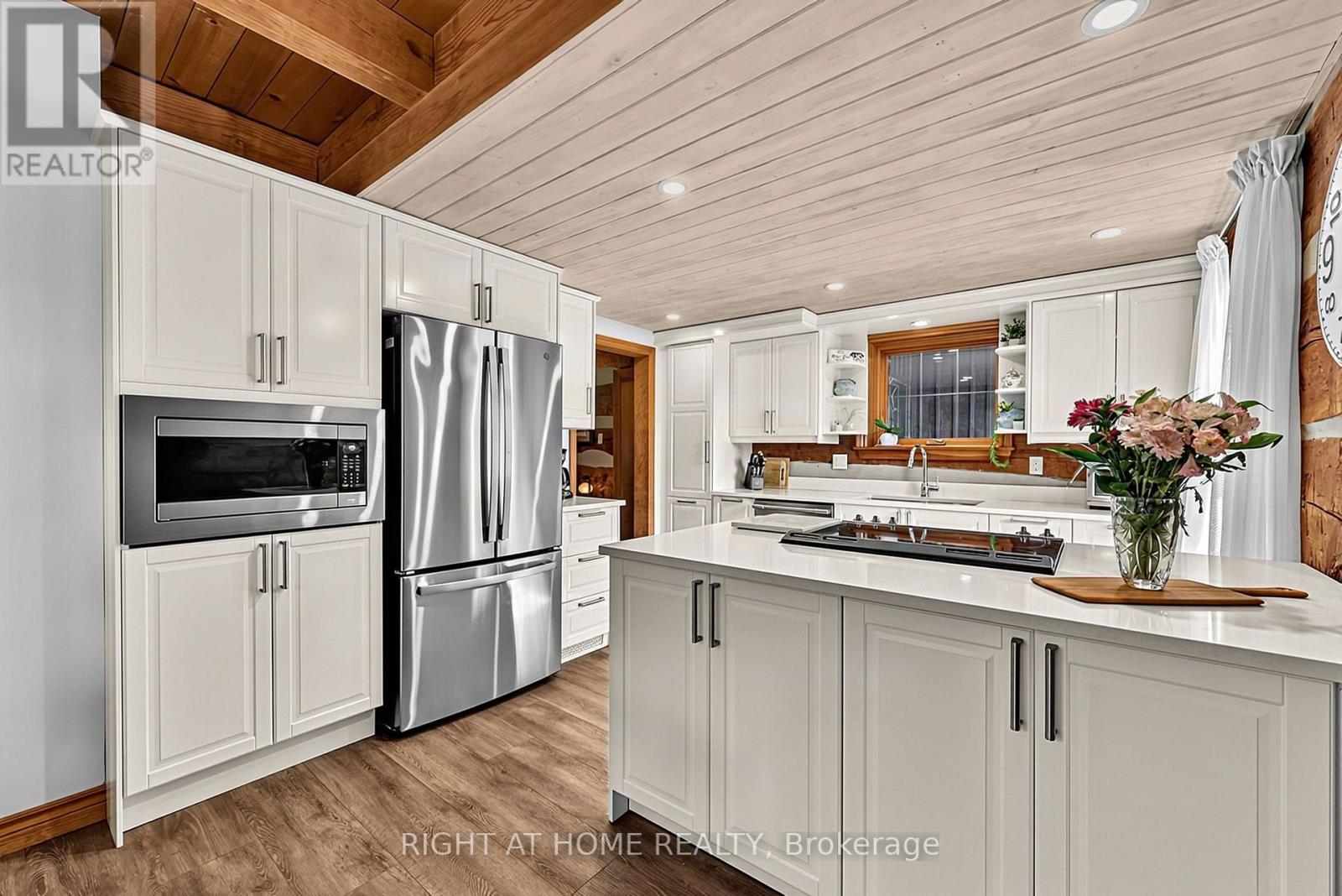 323 First Line S, Oro-Medonte, Ontario  L0L 2L0 - Photo 10 - S13806150
