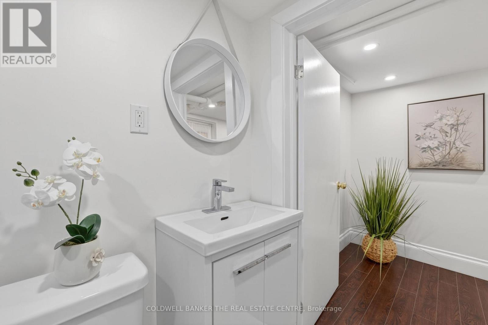 B - 93b Douglas Crescent, Toronto, Ontario M4W 2E6 - Photo 17 - C13435208