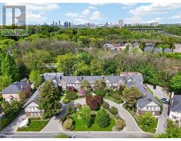 B - 93B DOUGLAS CRESCENT, Toronto, Ontario