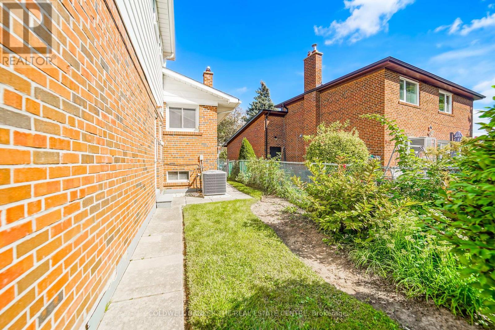 111 Briarscross Boulevard, Toronto, Ontario  M1S 3K6 - Photo 3 - E13806912