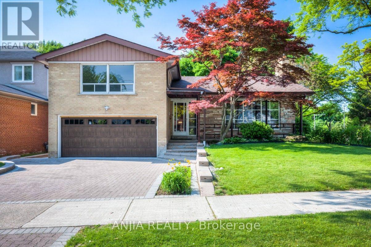 17 EALING DRIVE, Toronto, Ontario