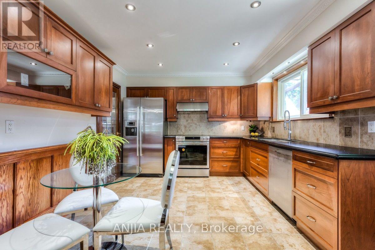 17 Ealing Drive, Toronto, Ontario  M2L 2R4 - Photo 13 - C13806918