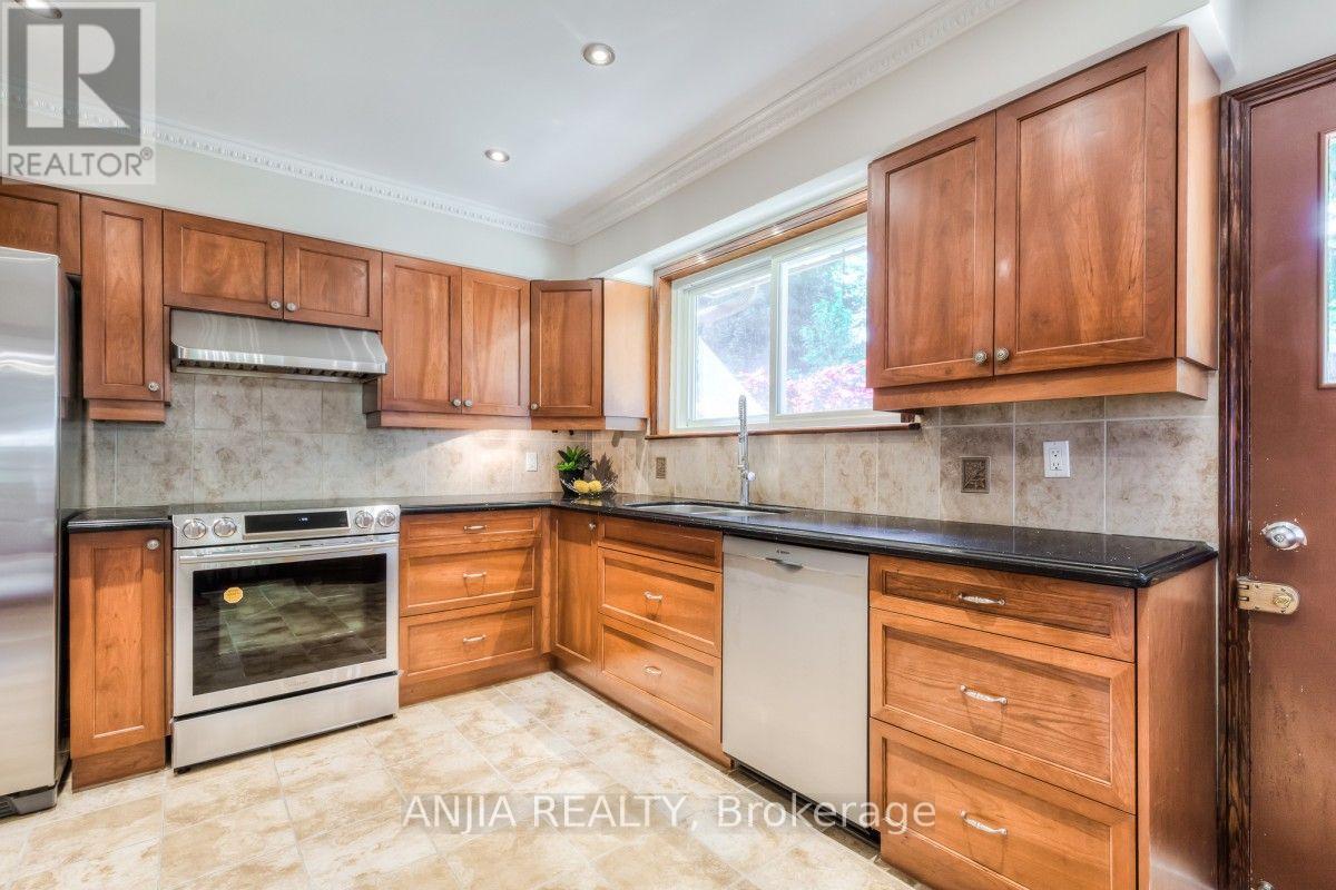 17 Ealing Drive, Toronto, Ontario  M2L 2R4 - Photo 14 - C13806918