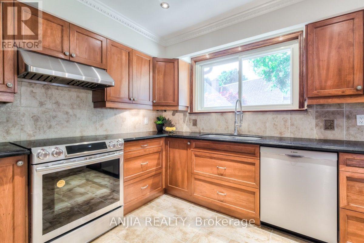 17 Ealing Drive, Toronto, Ontario  M2L 2R4 - Photo 15 - C13806918