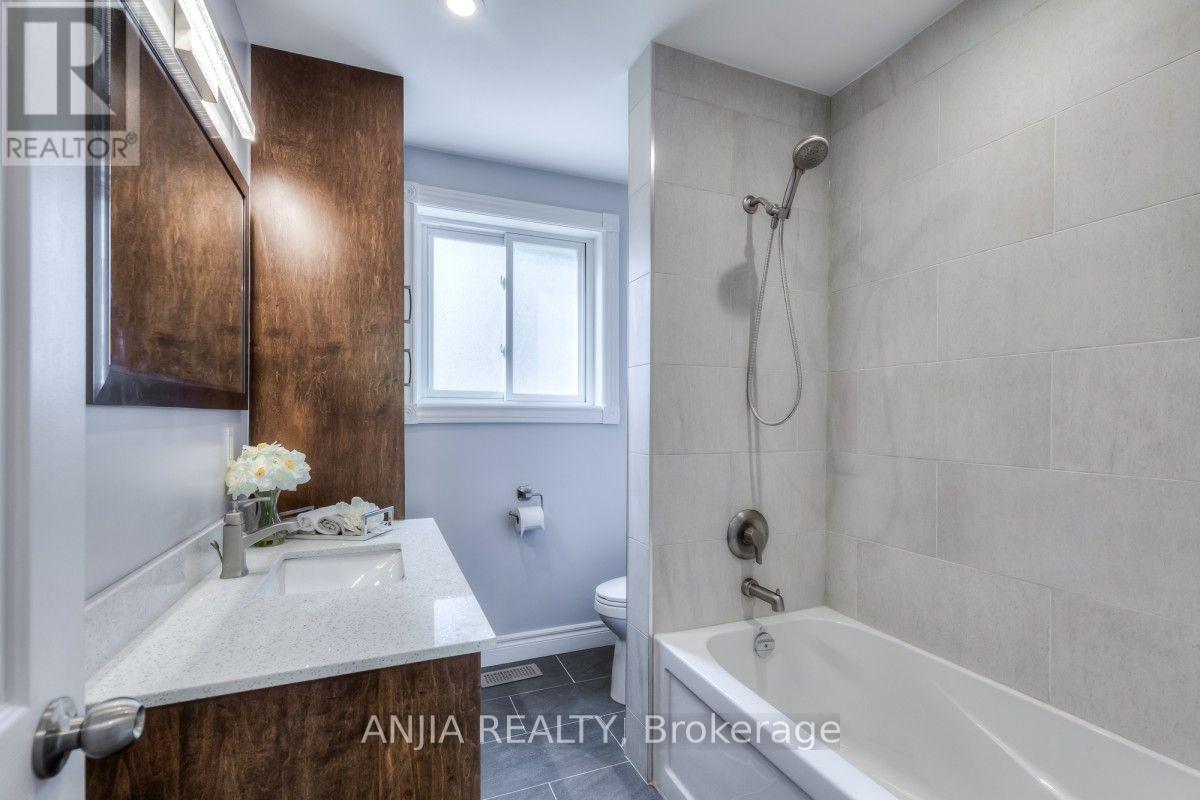 17 Ealing Drive, Toronto, Ontario  M2L 2R4 - Photo 23 - C13806918