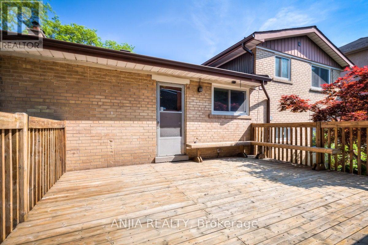 17 Ealing Drive, Toronto, Ontario  M2L 2R4 - Photo 34 - C13806918