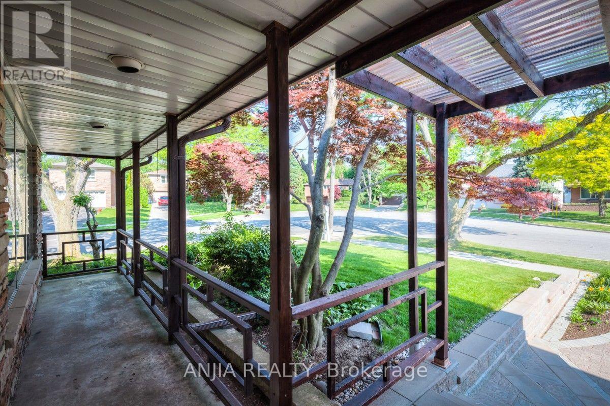 17 Ealing Drive, Toronto, Ontario  M2L 2R4 - Photo 5 - C13806918