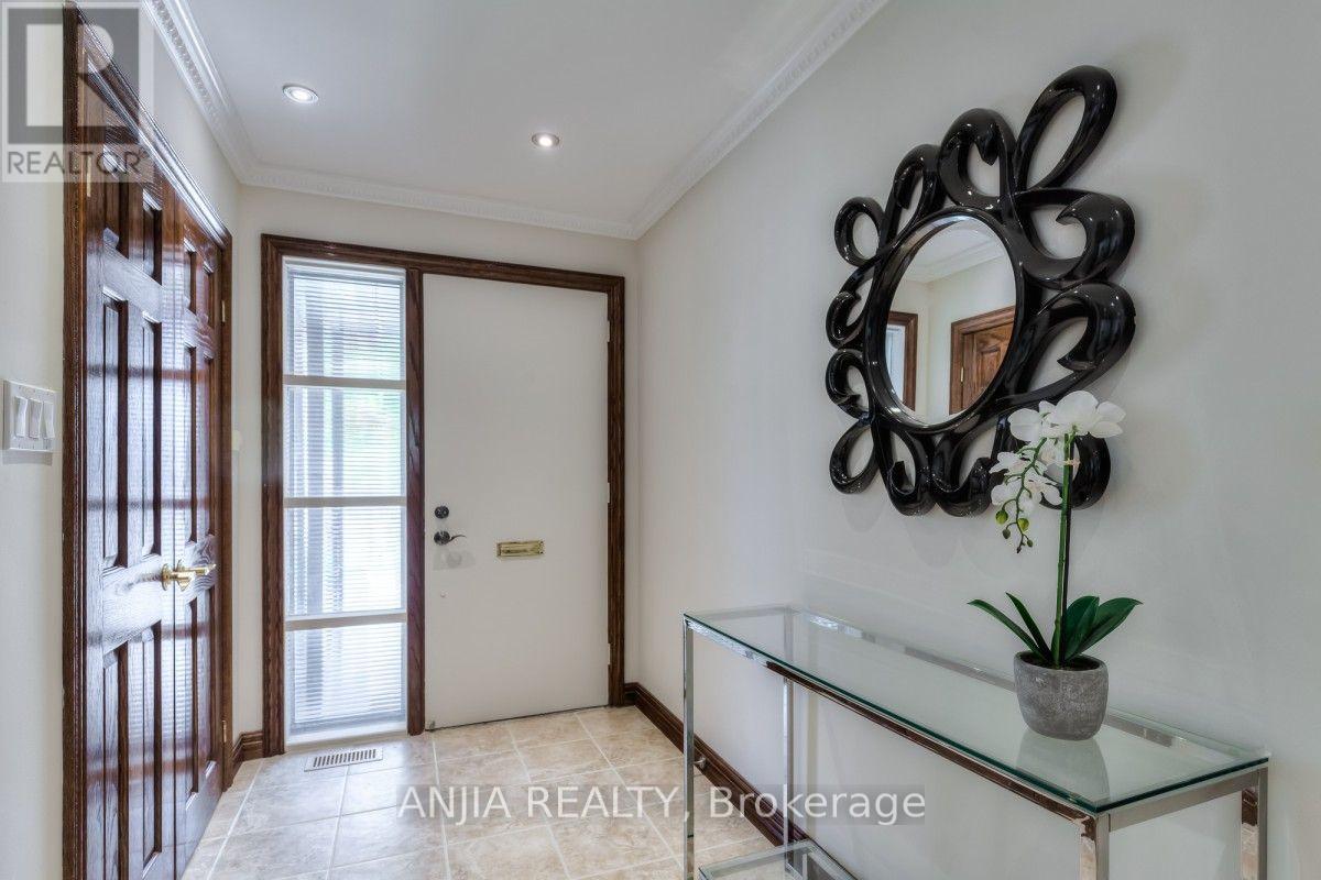 17 Ealing Drive, Toronto, Ontario  M2L 2R4 - Photo 6 - C13806918