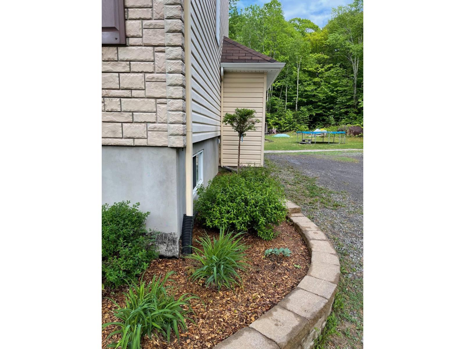 160 Rue Isabelle Sainte-Sophie Quebec Canada J5J2J6 3