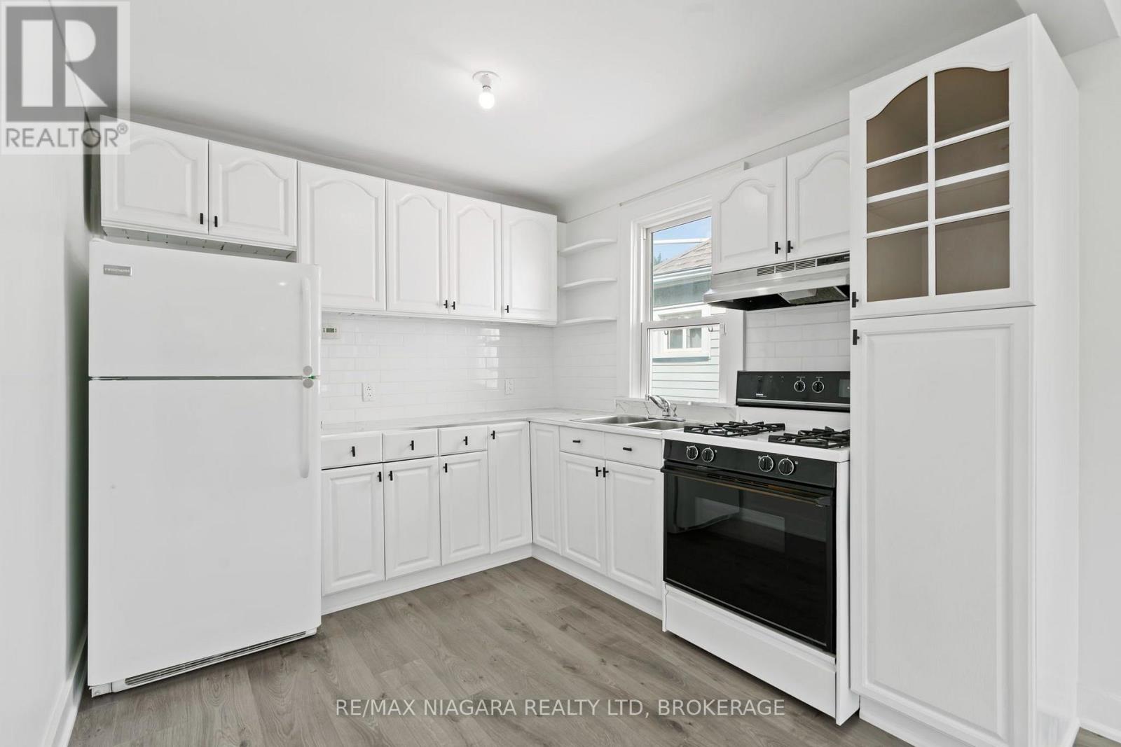 (Main Level) - 9 Prince Street, St. Catharines, Ontario  L2R 3X6 - Photo 4 - X13806942