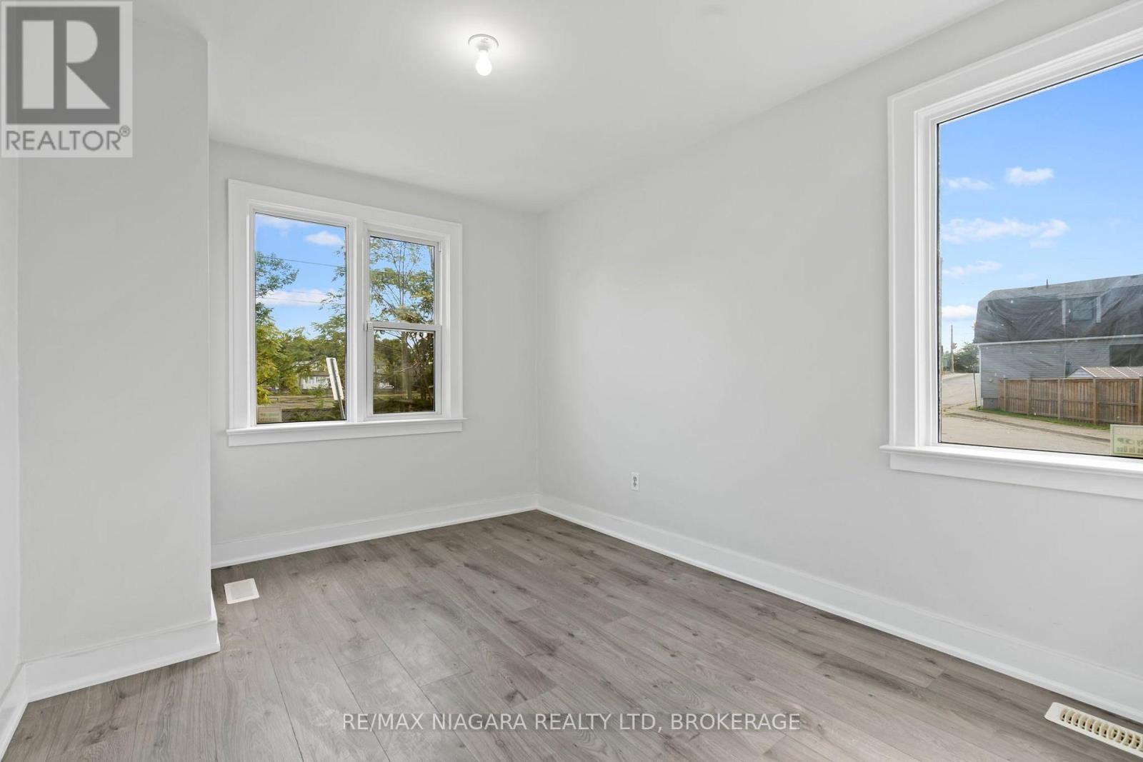 (Main Level) - 9 Prince Street, St. Catharines, Ontario  L2R 3X6 - Photo 6 - X13806942