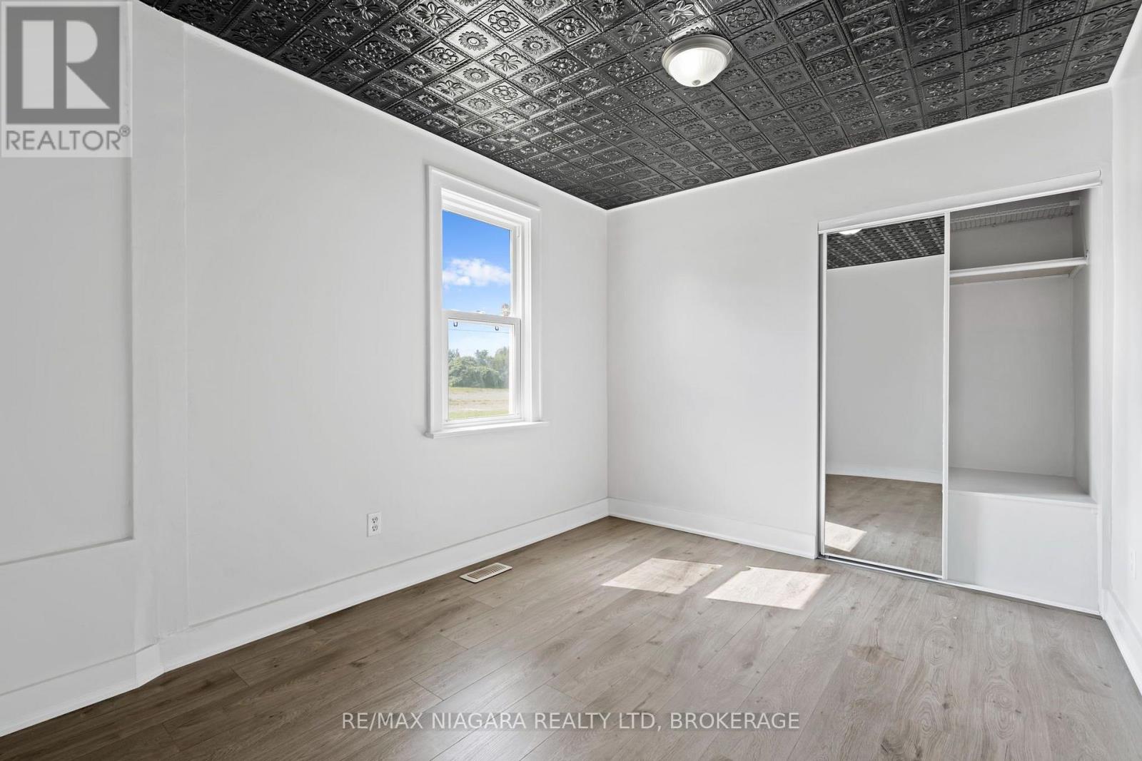 (Main Level) - 9 Prince Street, St. Catharines, Ontario  L2R 3X6 - Photo 9 - X13806942