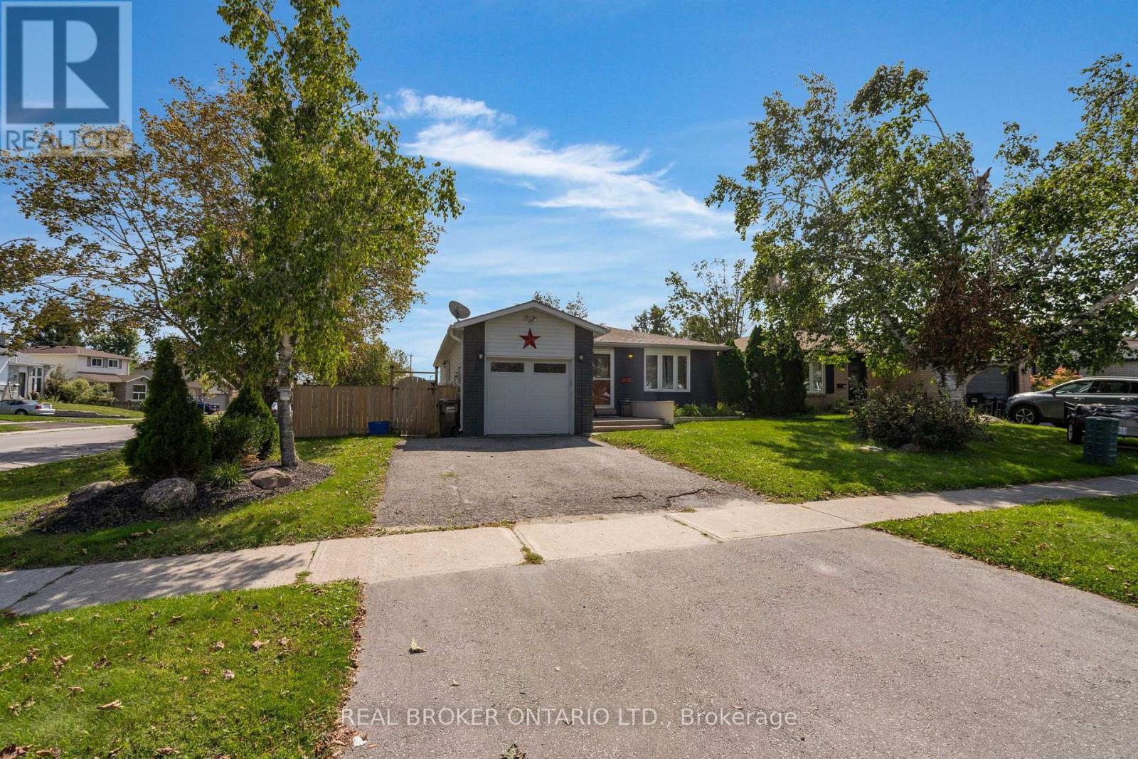 37 HICKLING TRAIL, Barrie, Ontario