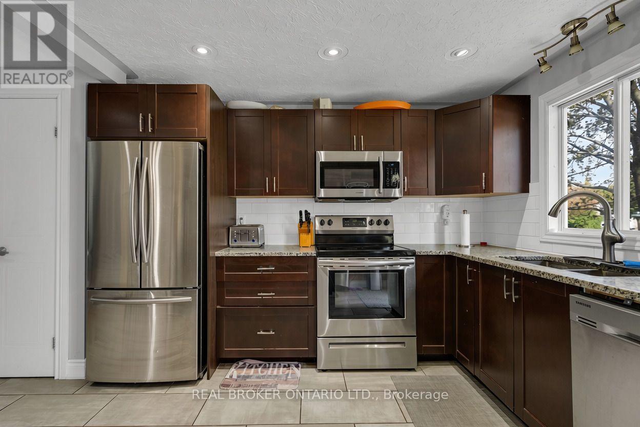 37 Hickling Trail, Barrie, Ontario  L4M 5S5 - Photo 13 - S13790642