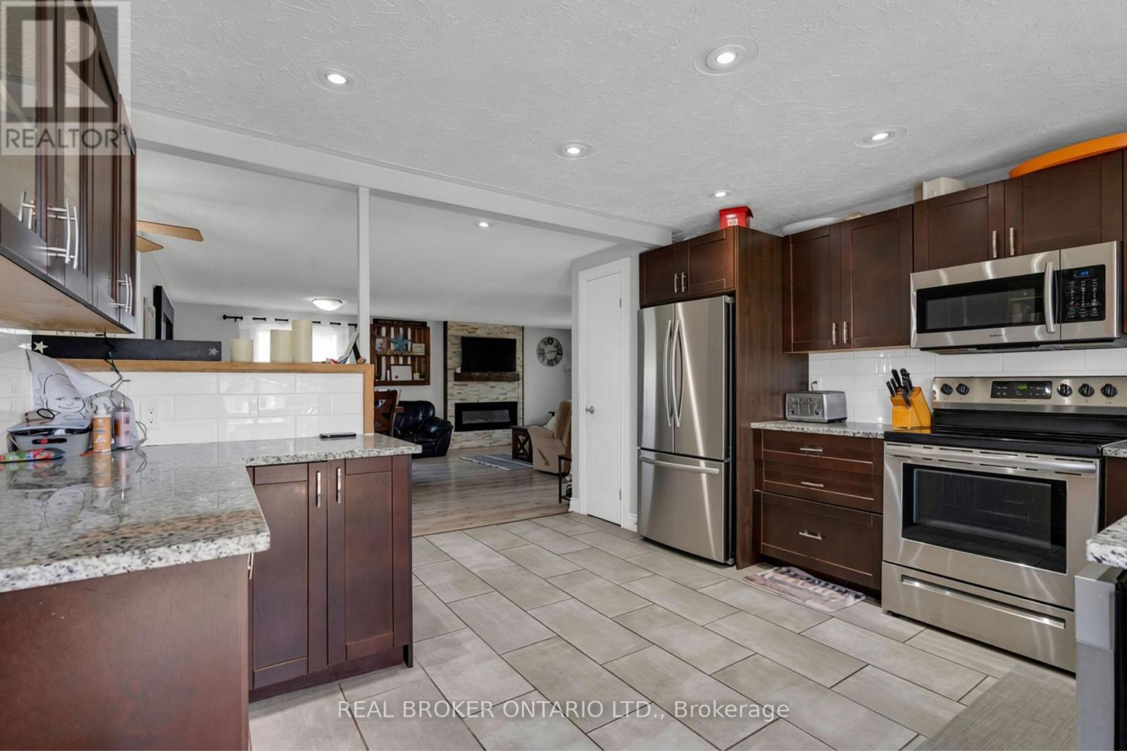 37 Hickling Trail, Barrie, Ontario  L4M 5S5 - Photo 16 - S13790642