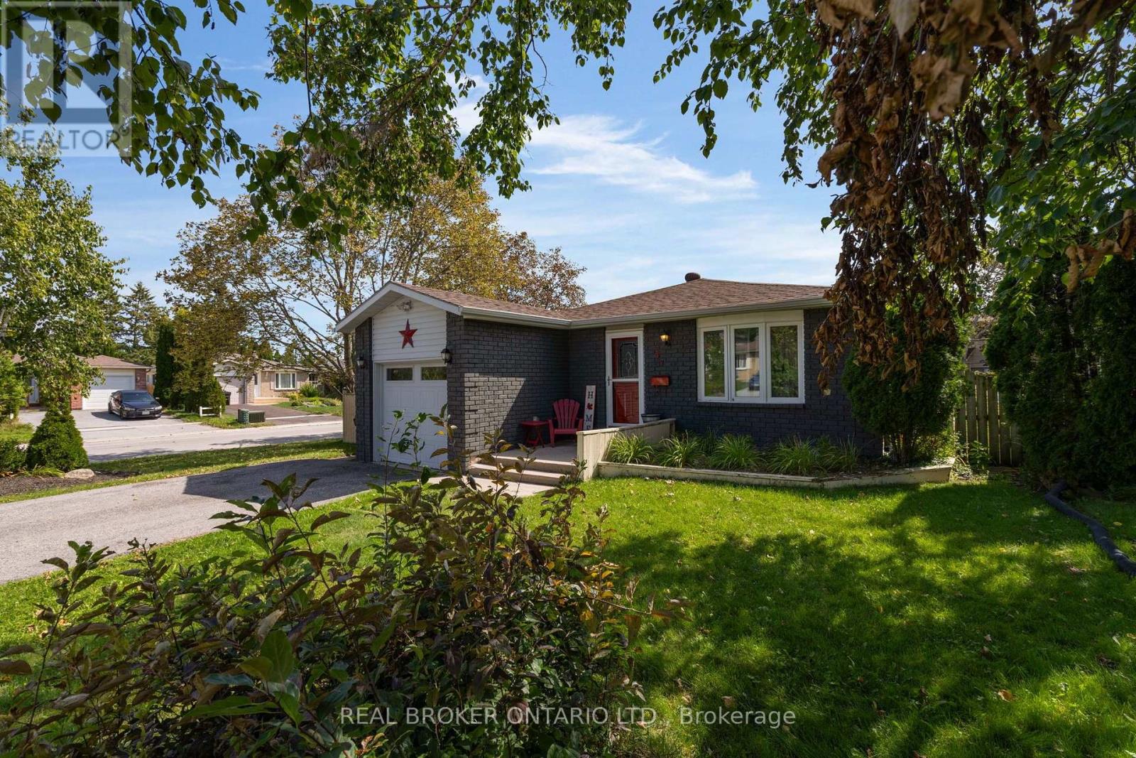37 Hickling Trail, Barrie, Ontario  L4M 5S5 - Photo 4 - S13790642