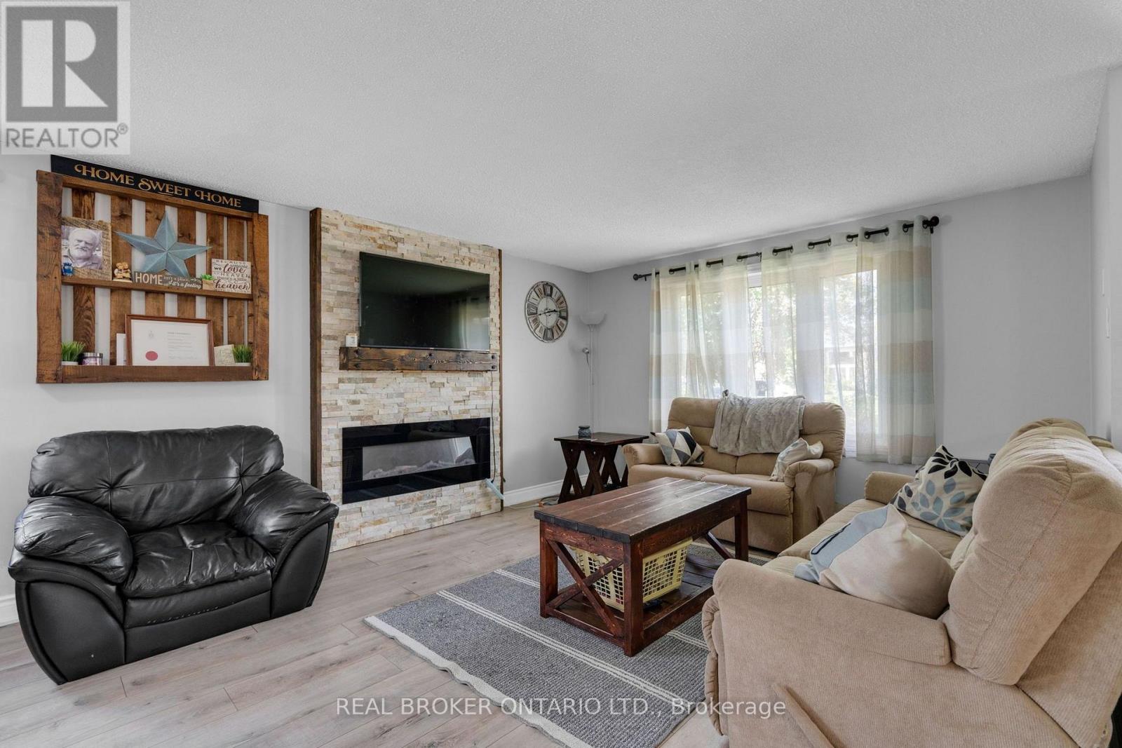 37 Hickling Trail, Barrie, Ontario  L4M 5S5 - Photo 7 - S13790642