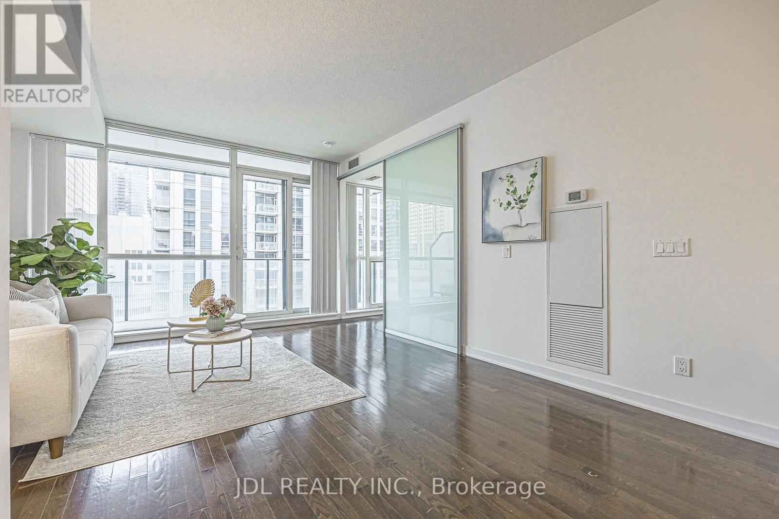 1105 - 770 BAY STREET photo 17