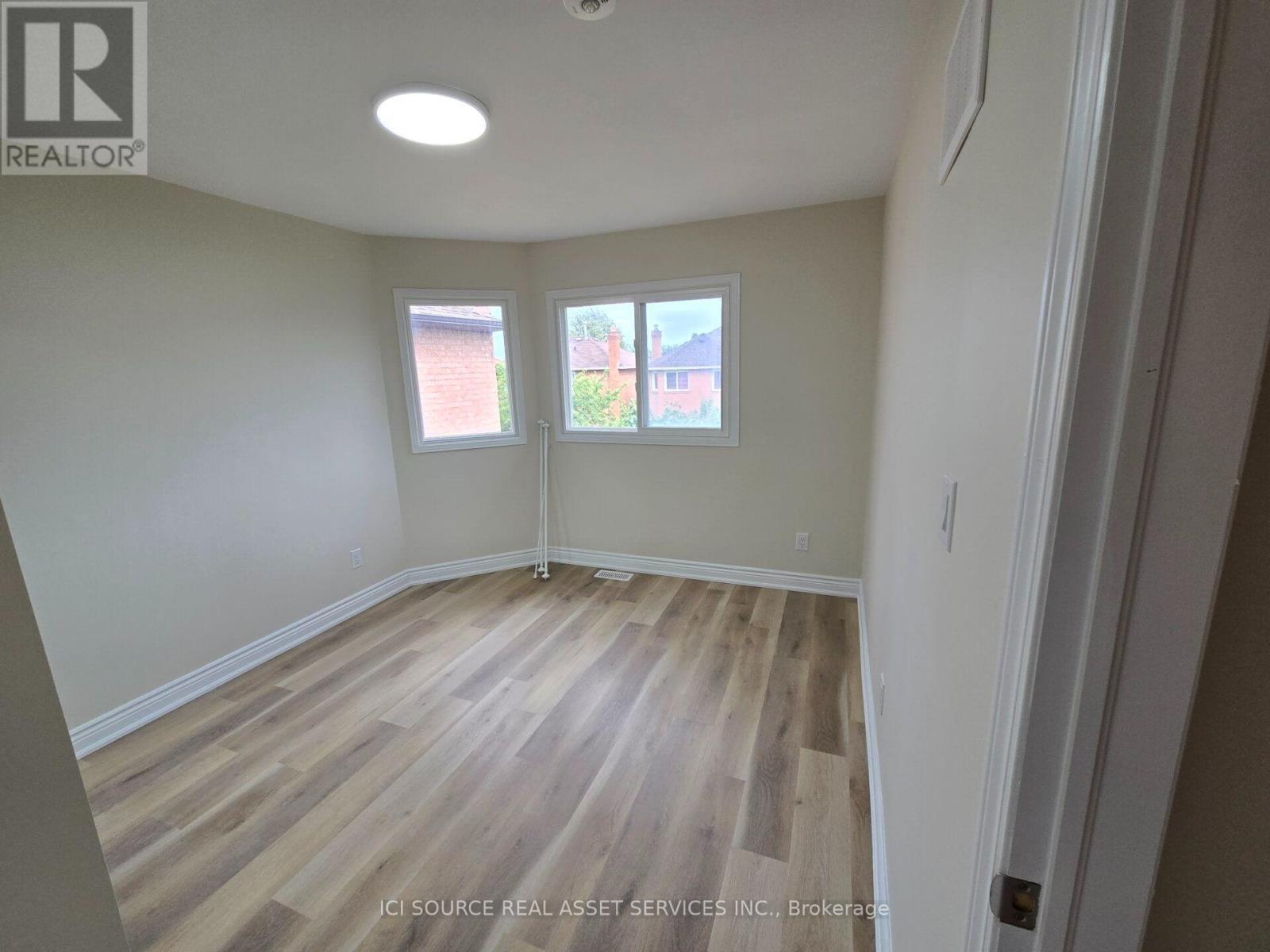 Main Fl - 16 Brownridge Court, Brampton, Ontario  L6W 4L5 - Photo 9 - W13806930