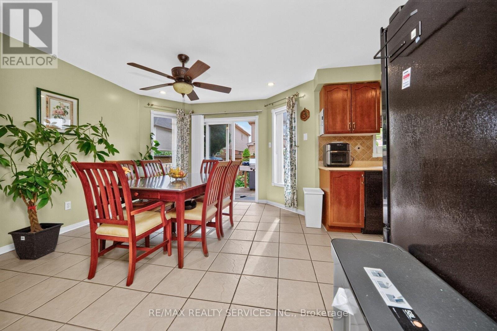 26 Peachleaf Crescent S, Brampton, Ontario  L7A 2B2 - Photo 13 - W13806940