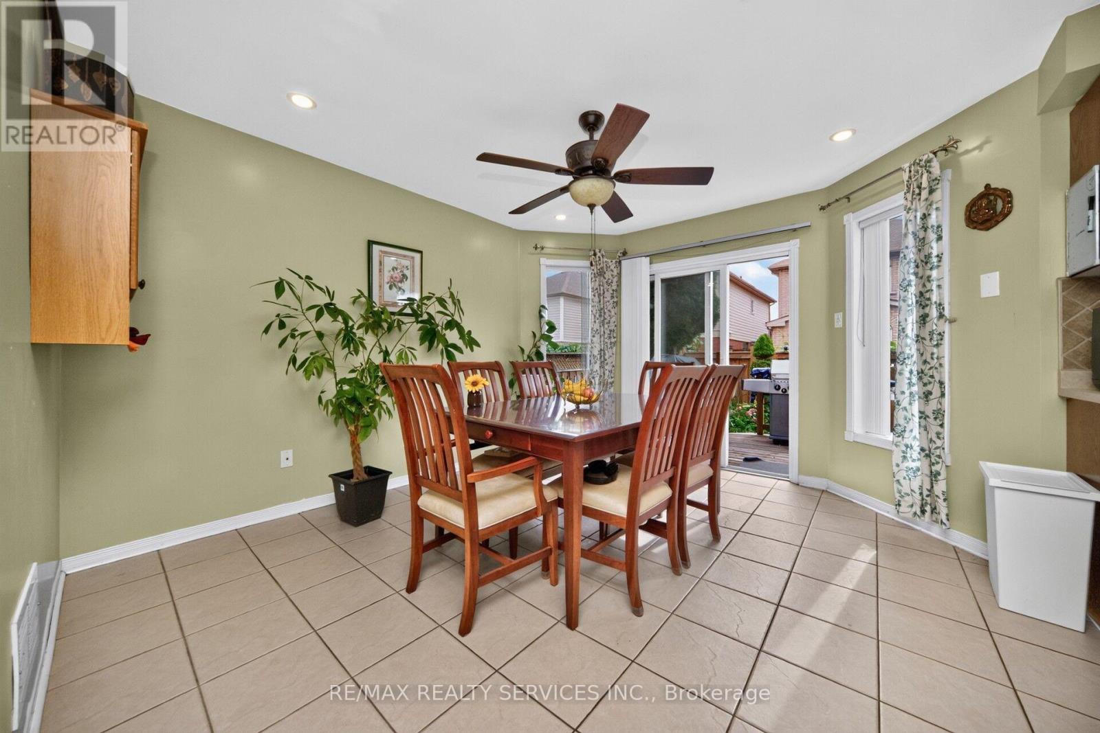 26 Peachleaf Crescent S, Brampton, Ontario  L7A 2B2 - Photo 14 - W13806940
