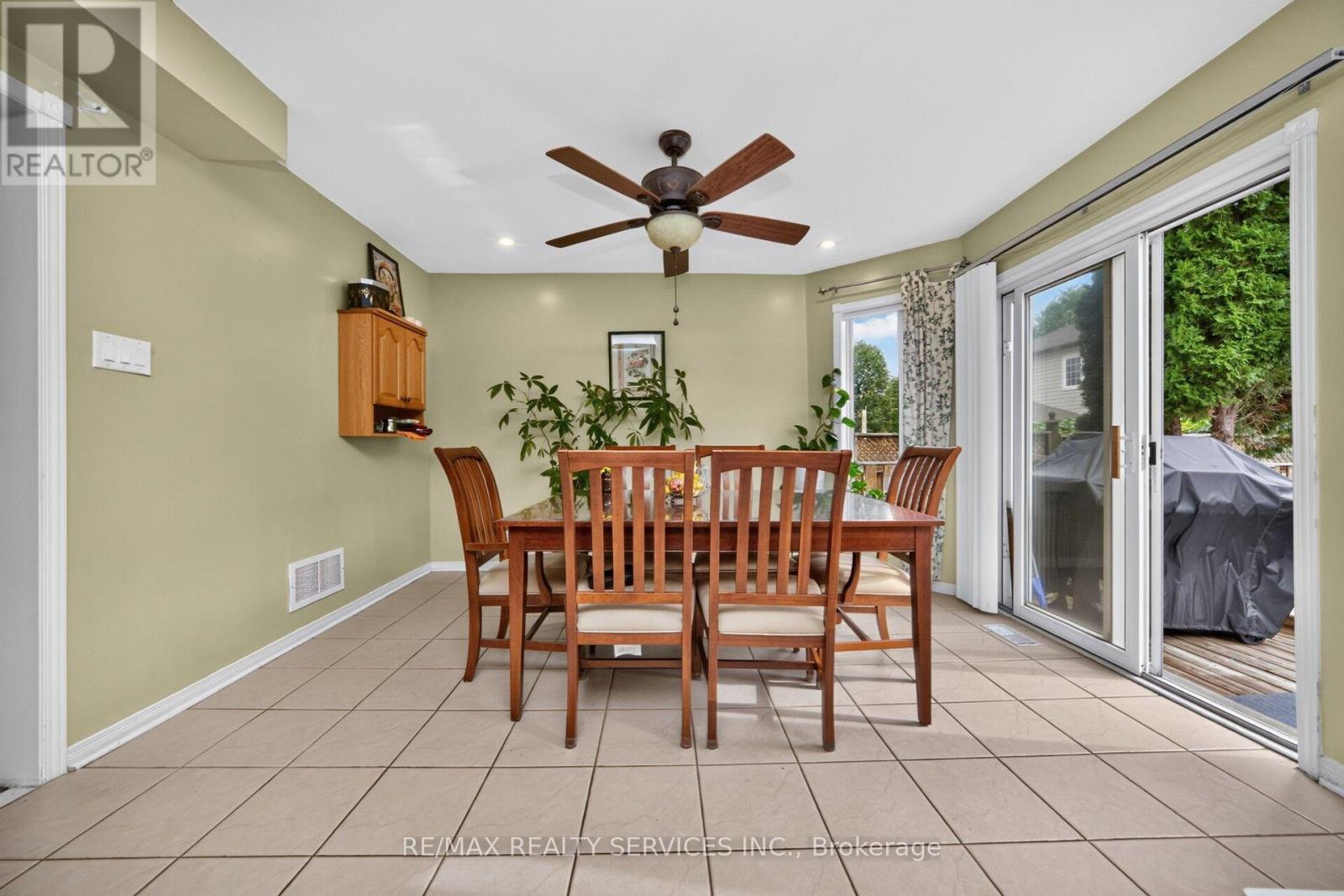 26 Peachleaf Crescent S, Brampton, Ontario  L7A 2B2 - Photo 15 - W13806940