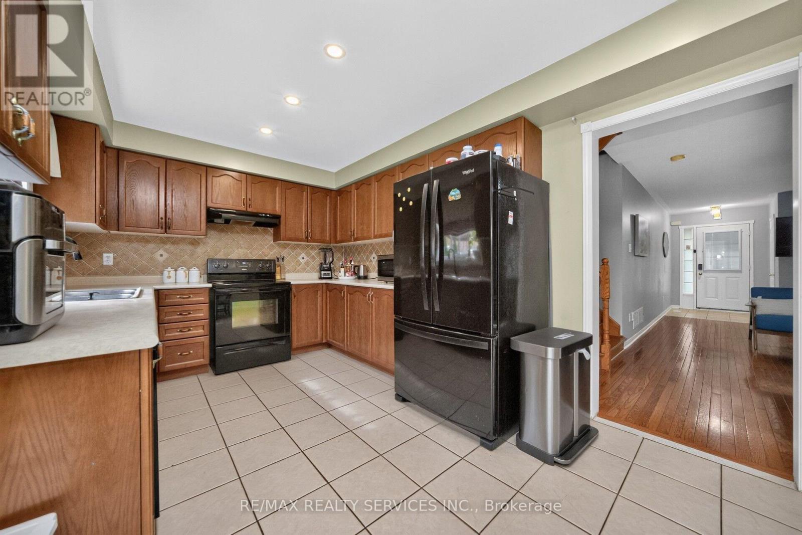 26 Peachleaf Crescent S, Brampton, Ontario  L7A 2B2 - Photo 16 - W13806940