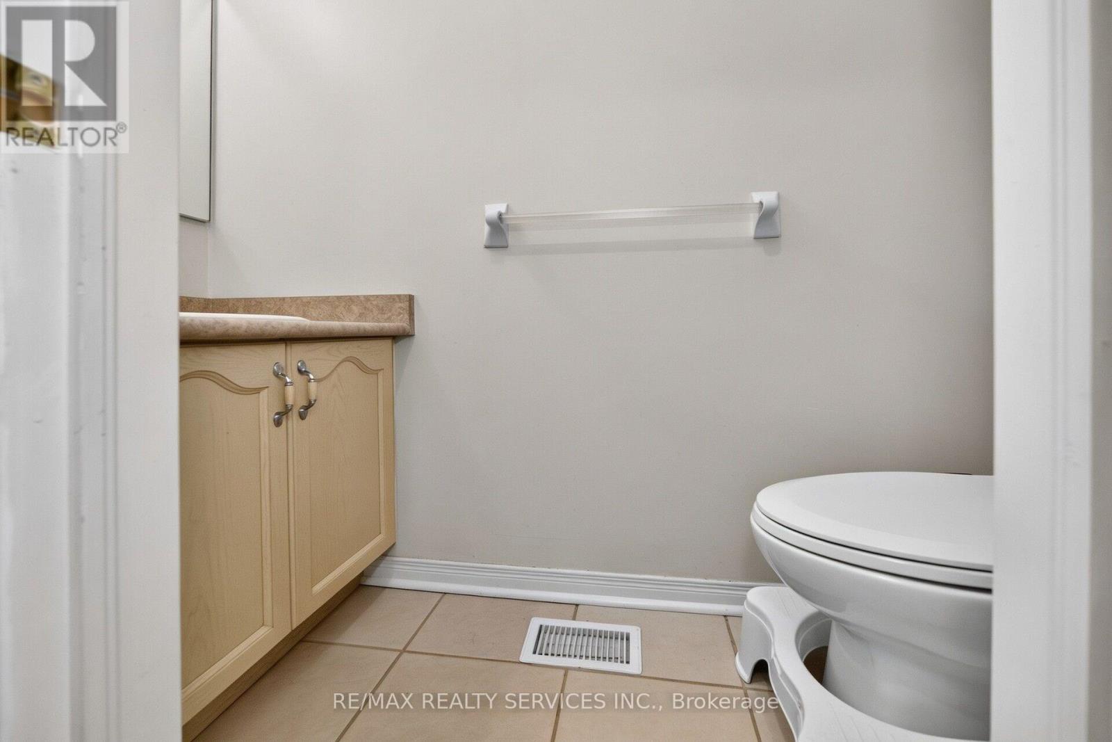 26 Peachleaf Crescent S, Brampton, Ontario  L7A 2B2 - Photo 35 - W13806940