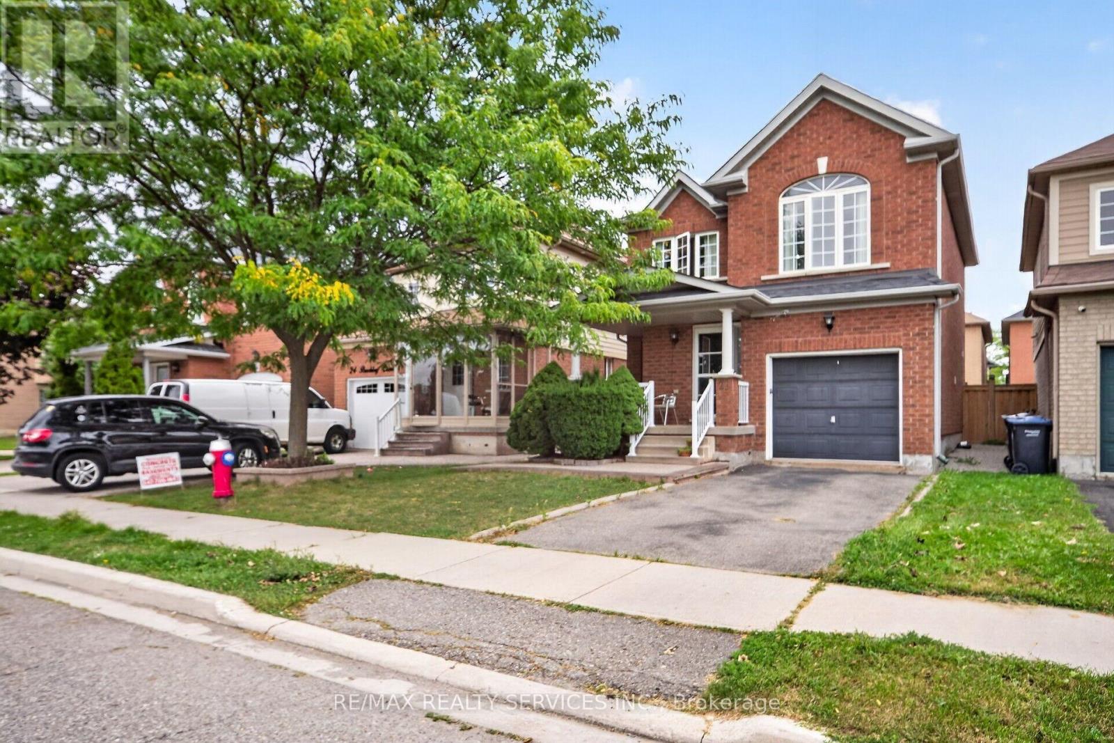 26 Peachleaf Crescent S, Brampton, Ontario  L7A 2B2 - Photo 5 - W13806940