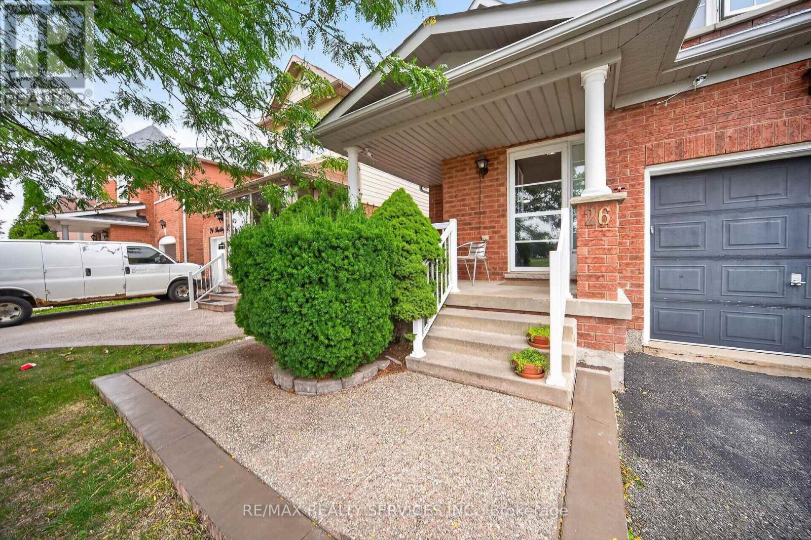 26 Peachleaf Crescent S, Brampton, Ontario  L7A 2B2 - Photo 6 - W13806940