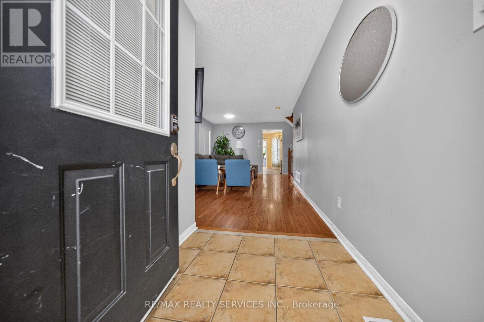 26 Peachleaf Crescent S, Brampton, Ontario  L7A 2B2 - Photo 8 - W13806940