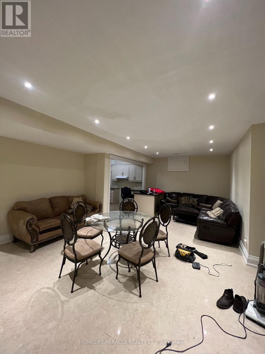 35 Drake Crescent, Toronto, Ontario  M1M 1A3 - Photo 10 - E13733308