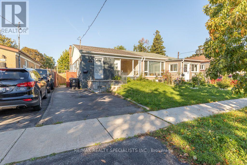 17 HUDDLESTON COURT, Toronto, Ontario