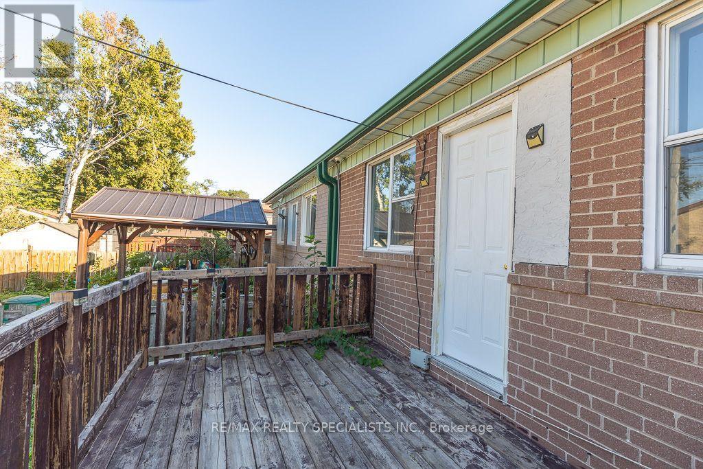 17 Huddleston Court, Toronto, Ontario  M1L 4L1 - Photo 40 - E13797766