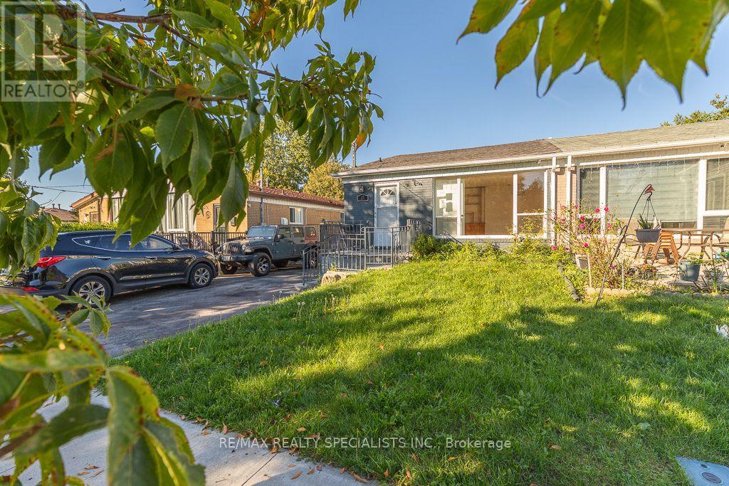 17 Huddleston Court, Toronto, Ontario  M1L 4L1 - Photo 3 - E13797766