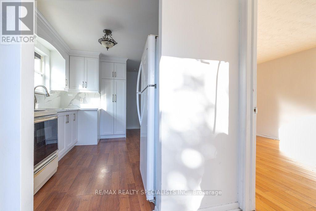 17 Huddleston Court, Toronto, Ontario  M1L 4L1 - Photo 7 - E13797766