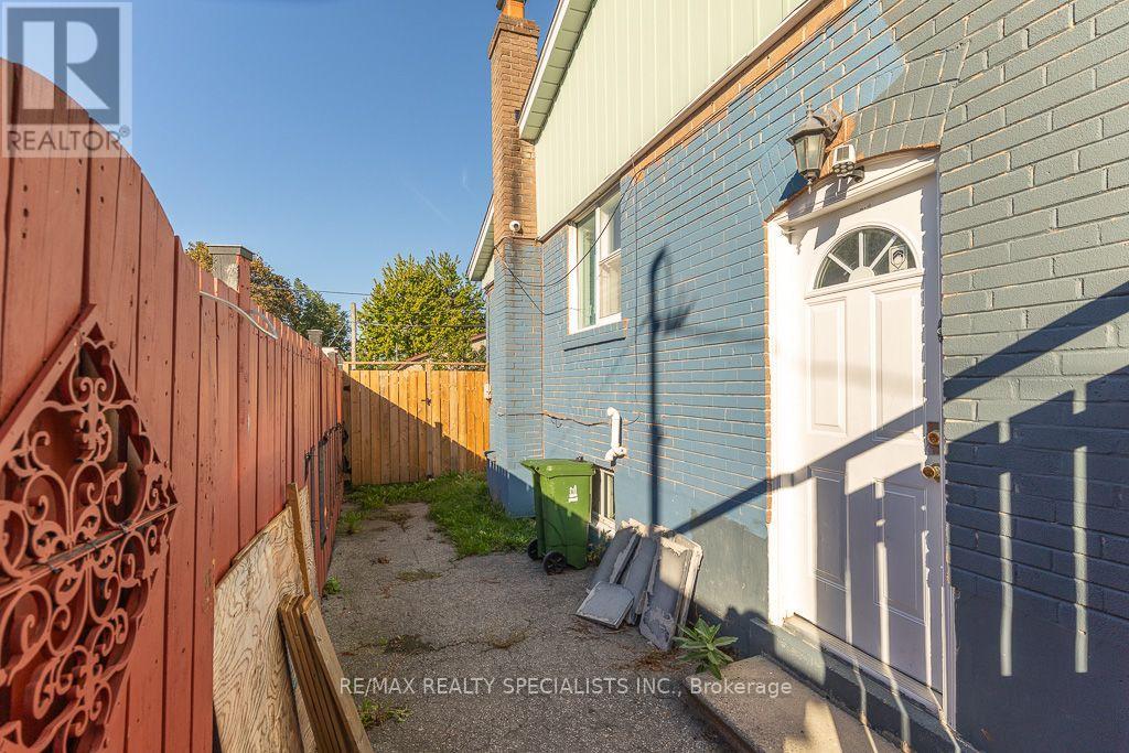 17 Huddleston Court, Toronto, Ontario  M1L 4L1 - Photo 45 - E13797766