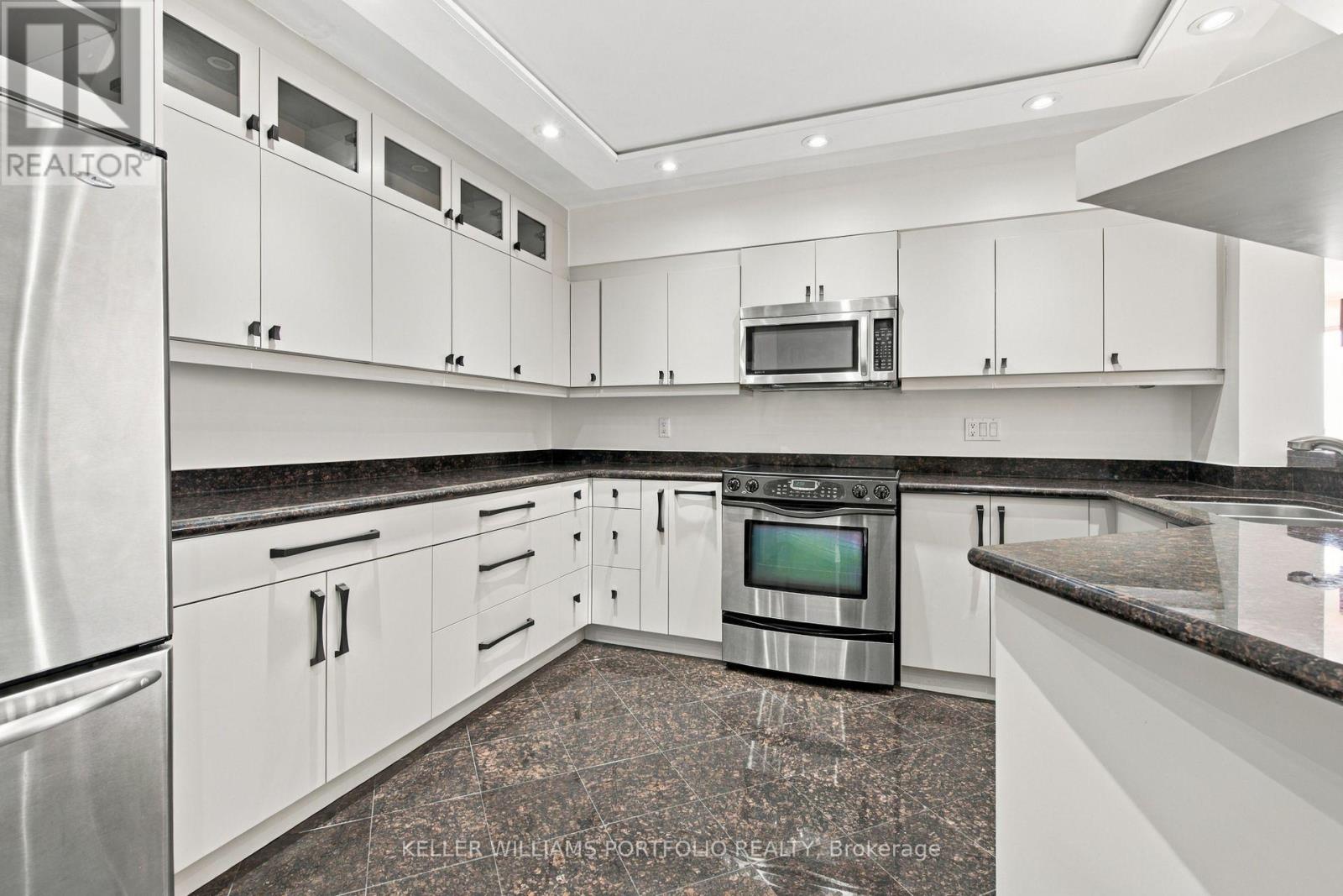 940 - 22 Southport Street, Toronto, Ontario  M6S 4Y9 - Photo 10 - W13803566