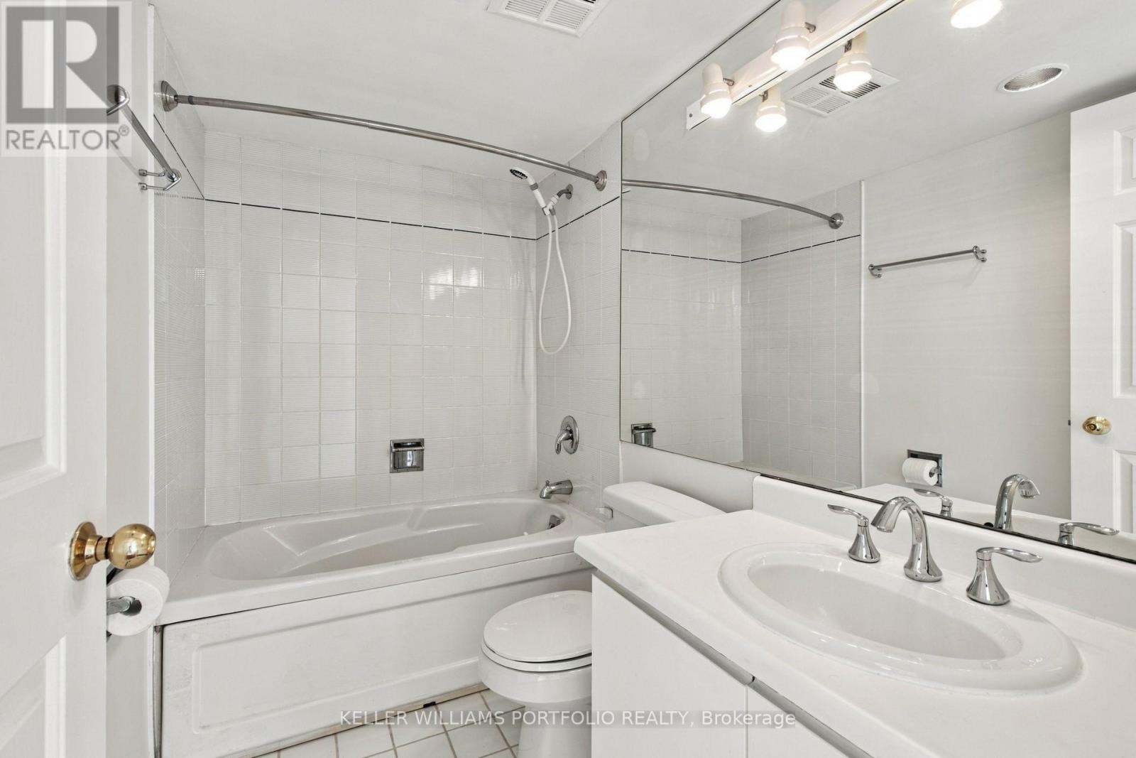 940 - 22 Southport Street, Toronto, Ontario  M6S 4Y9 - Photo 25 - W13803566