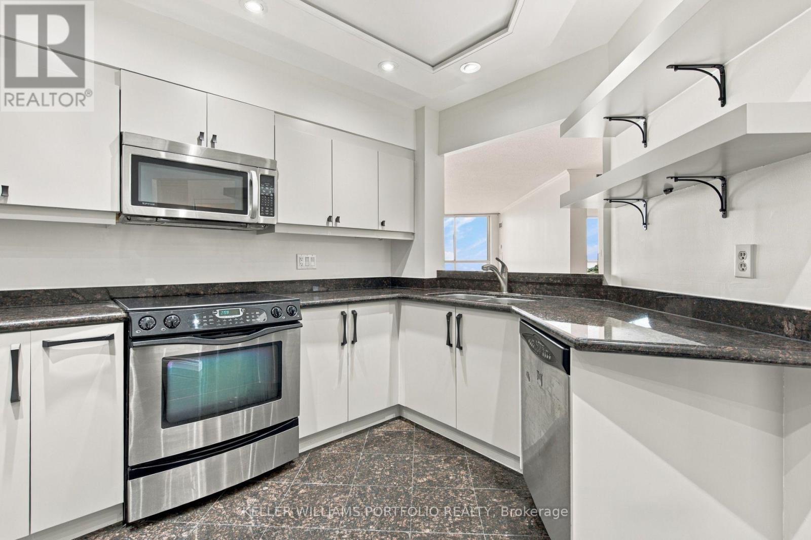 940 - 22 Southport Street, Toronto, Ontario  M6S 4Y9 - Photo 11 - W13803566