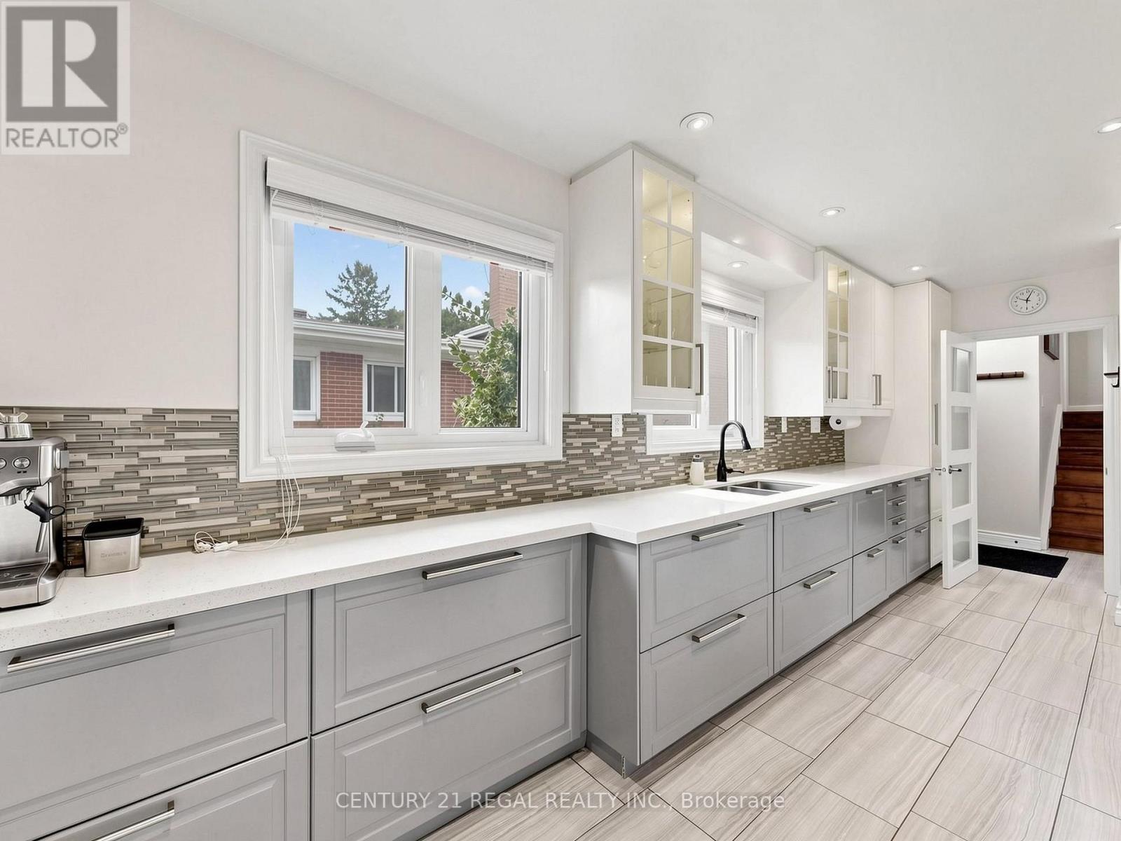 77 Billington Crescent, Toronto, Ontario  M3A 2G7 - Photo 4 - C13807000