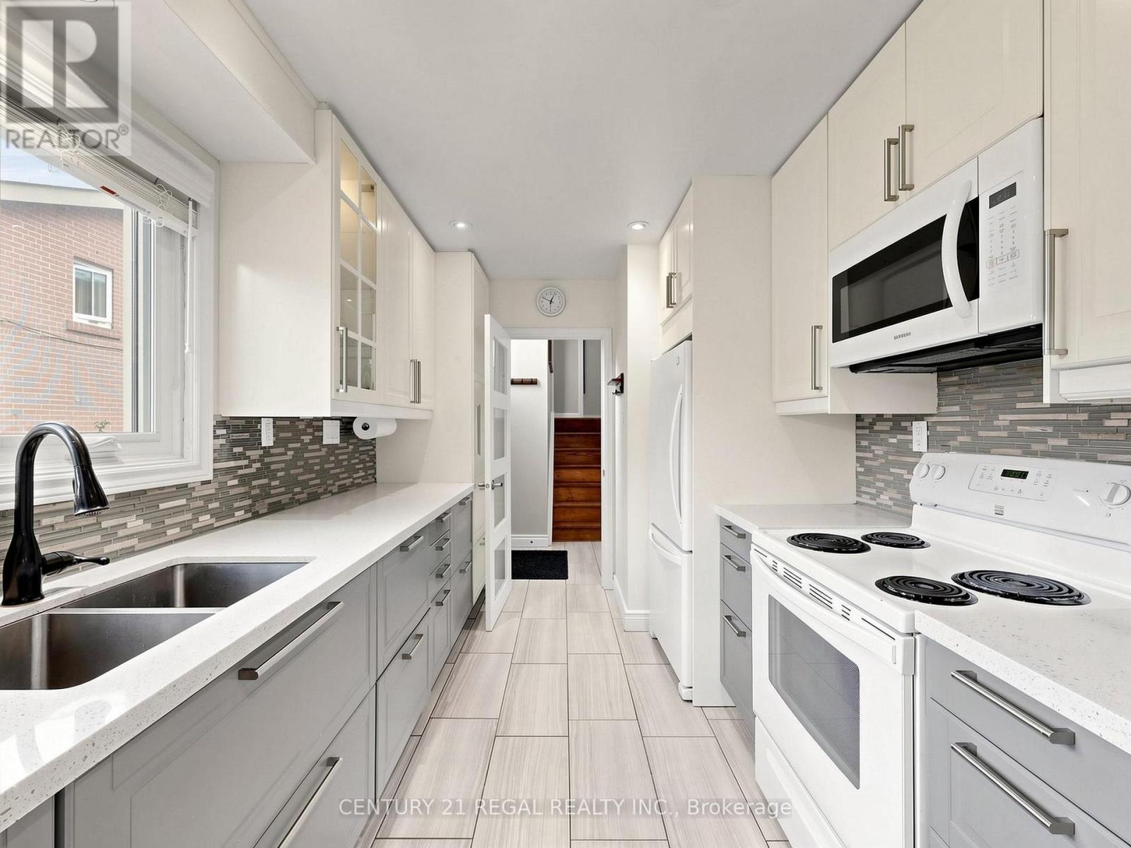 77 Billington Crescent, Toronto, Ontario  M3A 2G7 - Photo 9 - C13807000