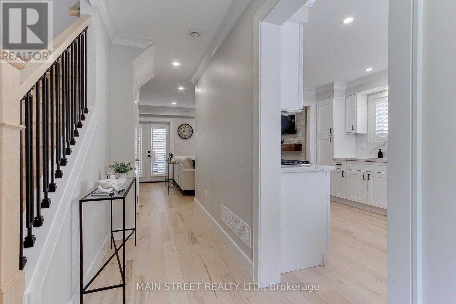 10 Daniele Avenue S, New Tecumseth, Ontario  L0G 1A0 - Photo 6 - N13806992