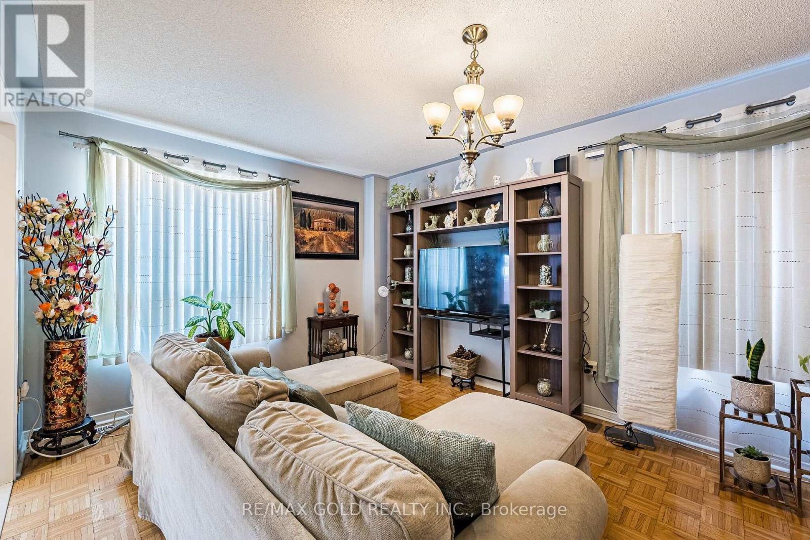 6 Mistdale Crescent, Brampton, Ontario  L7A 1S1 - Photo 6 - W13807044