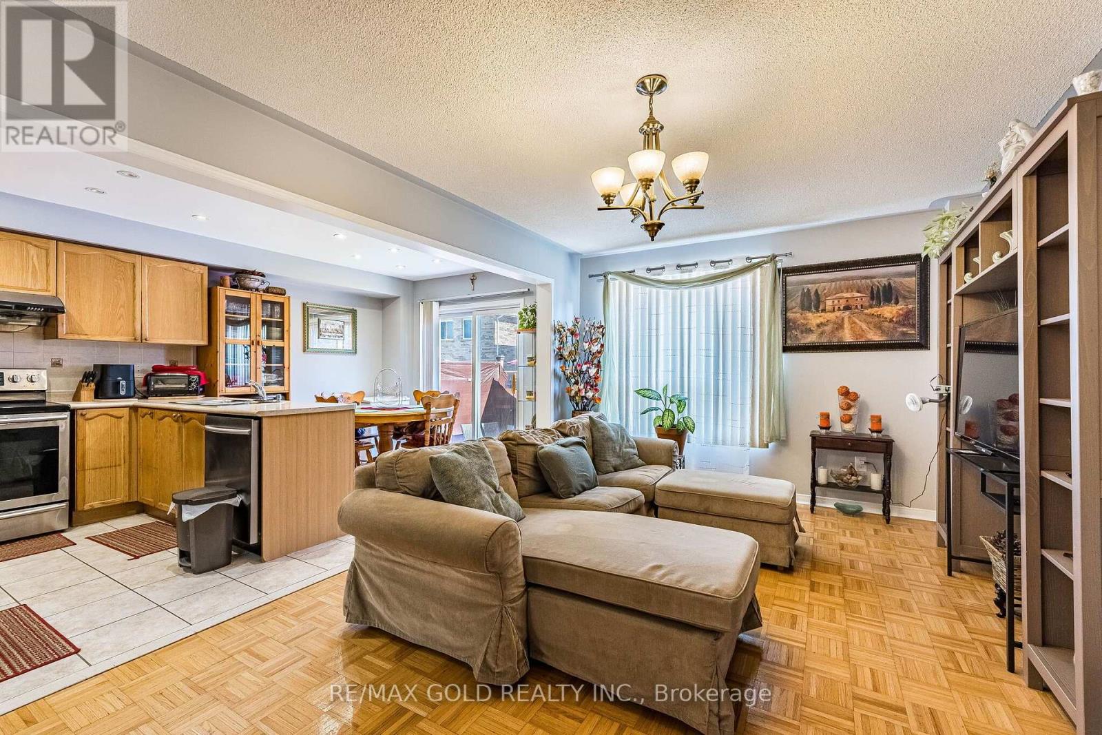 6 Mistdale Crescent, Brampton, Ontario  L7A 1S1 - Photo 7 - W13807044