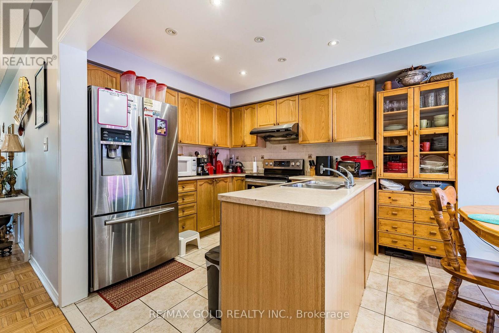 6 Mistdale Crescent, Brampton, Ontario  L7A 1S1 - Photo 9 - W13807044