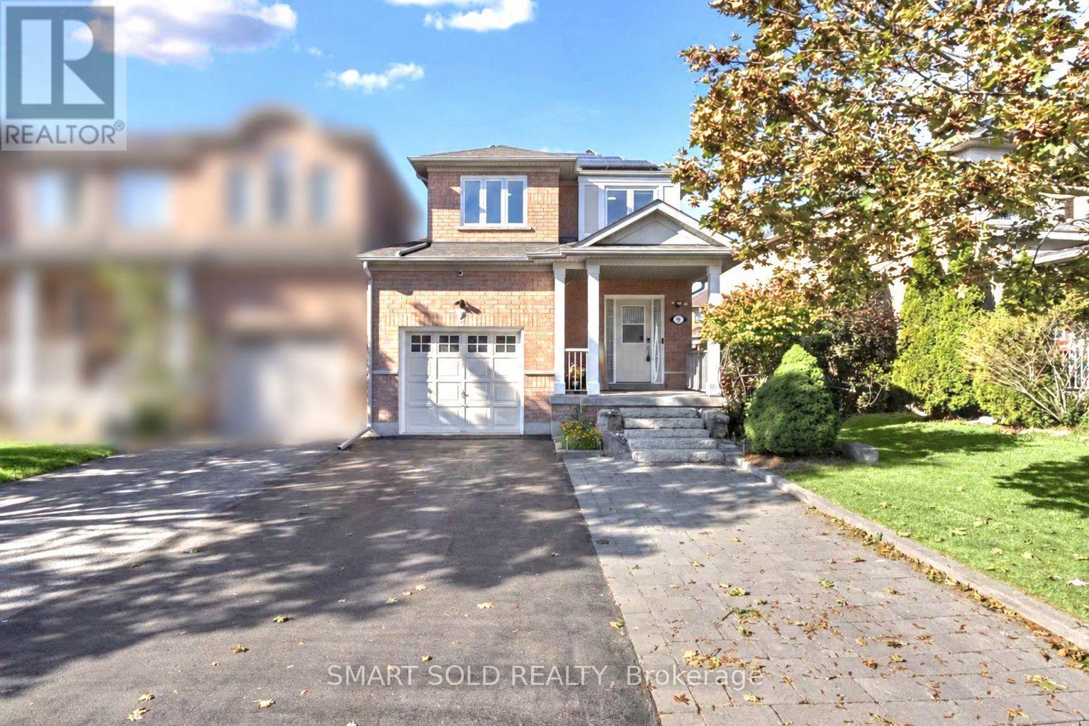 75 RIDEAU DRIVE, Richmond Hill, Ontario